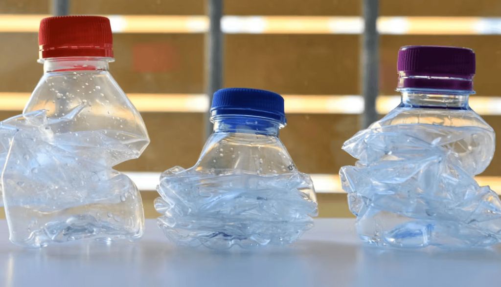 La vida de los plásticos no se acaba cuando los desechamos: así podemos convertirlos en combustibles y otros materiales