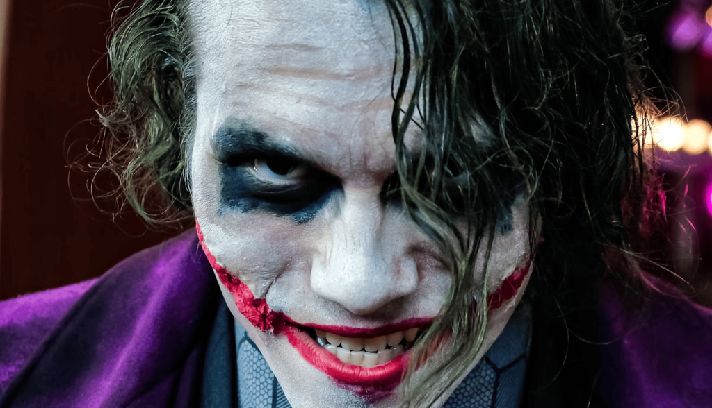 Atraídos por la oscuridad: ¿por qué nos encantan los villanos de la ficción?