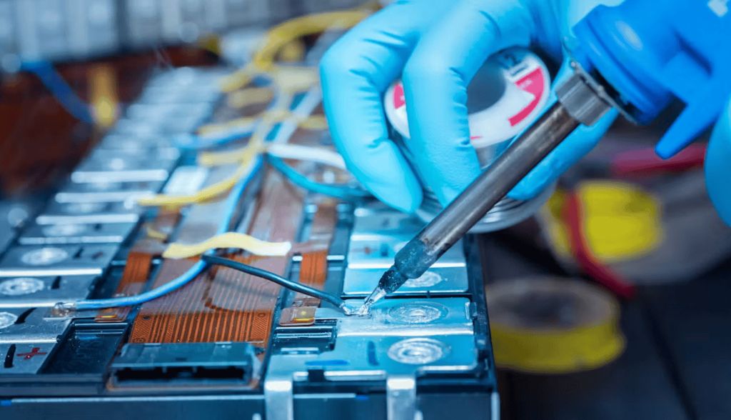 ¿Son realmente seguras las baterías de los vehículos eléctricos?