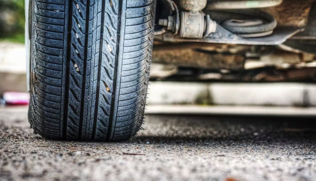 Las ruedas de los coches, grandes emisoras de microplásticos