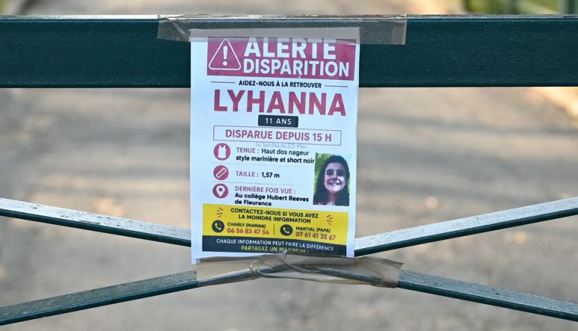 Une affiche signalant la disparition de Lyhanna, écolière de 11 ans, dans le Gers, le 1er juin 2026. Après une semaine de recherches, un corps découvert par les gendarmes a été identifié comme étant celui de la fillette. L'homme soupçonné d'être l'auteur du meurtre avait déjà fait l’objet de trois plaintes pour viols sur mineures. Matthieu Rondel / AFP
