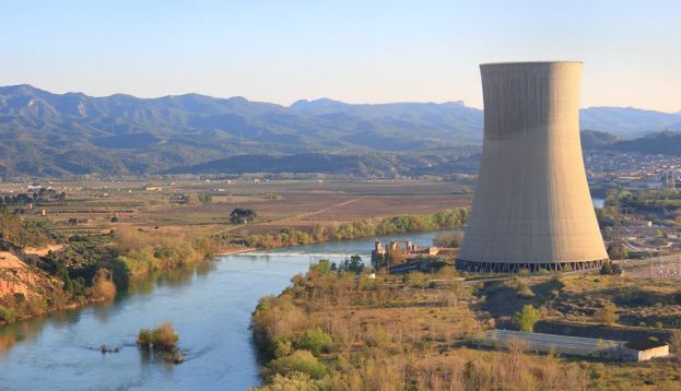Las nucleares son una fuente limpia de energía, pero son inviables en España