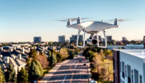 Una e-nose en un dron para olfatear las plantas de aguas residuales