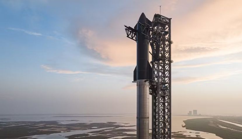 La nave Starship y el cohete Super Heavy, listos para la prueba de vuelo orbital. Official SpaceX Photos / Flickr, CC BY-NC