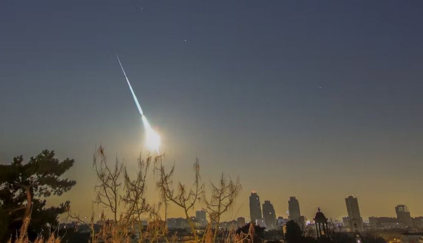  Superbólido producido por la ablación en la atmósfera del asteroide 2023 CX1. Cortesía del astrónomo francés Josselin Desmars (IPSA/IMCCE/Observatoire de Paris), Author provided