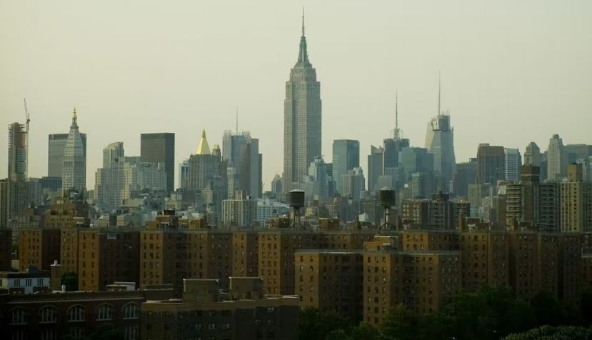 Vista de Manhattan al fondo y las viviendas sociales en primer término. Theowatson / Wikimedia Commons, CC BY