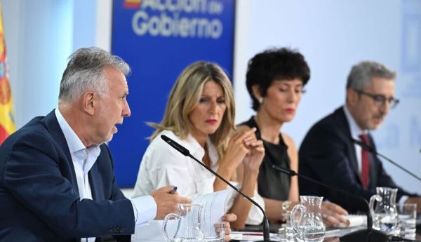 El ministro de Política Territorial y Memoria Democrática, Ángel Víctor Torres, la ministra de Trabajo y Economía Social y vicepresidenta segunda, Yolanda Díaz, la ministra de Seguridad Social y Migraciones y portavoz del Gobierno, Elma Saiz, y el ministro de Hacienda, Arcadi España. | Pool Moncloa/Borja Puig de la Bellacasa. La Moncloa, Madrid - 8.9.2026