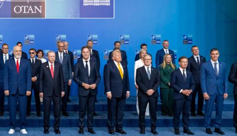 Fotografía oficial de los jefes de Estado y de Gobierno de la OTAN en la cumbre de 2026 en Ankara, Turquía.