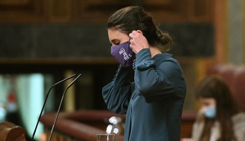 Irene Montero pide perdón por el retraso de la ley trans y promete que verá la luz
