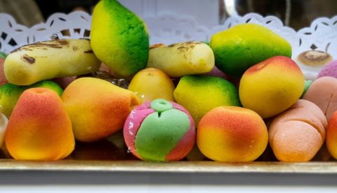 Figuritas de mazapán en forma de frutas. CMG_IG/Shuttesrtock