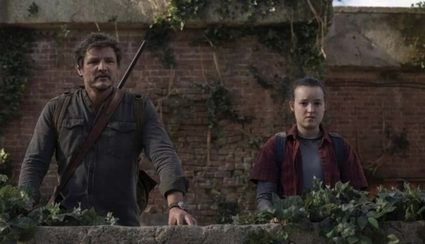 Pedro Pascal y Bella Ramsey como Joel y Ellie en The Last of Us. HBO
