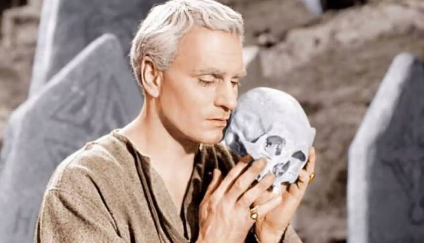 Laurence Olivier como Hamlet en la versión cinematográfica de 1948. Two Cities Films