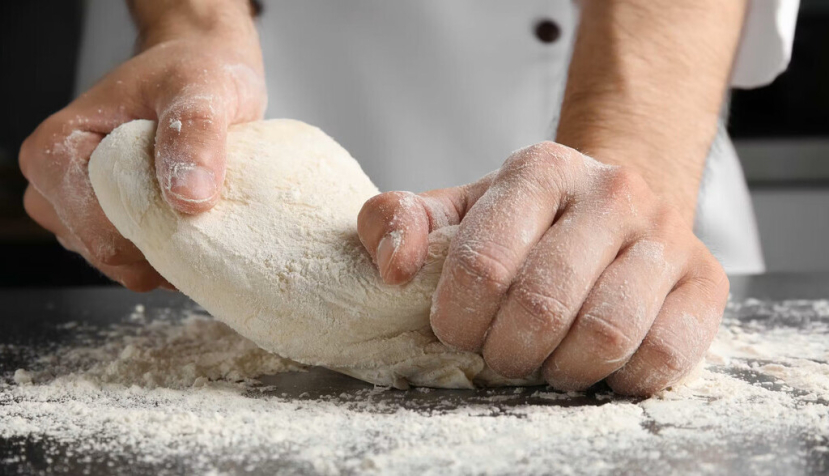 El gluten está presente en muchos pasteles: contribuye a que suban bien y a su textura característica. Nueva África, Shutterstock