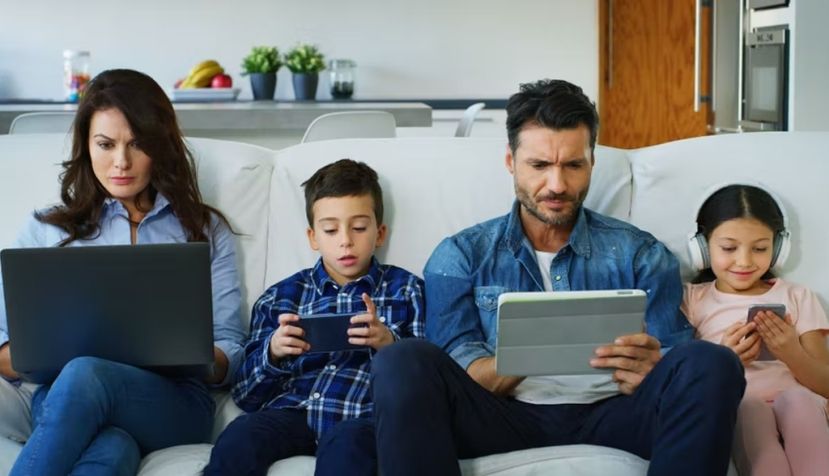 Las condiciones de la paternidad son cada vez más complejas con la llegada de la tecnología digital. Kitreel / Shutterstock