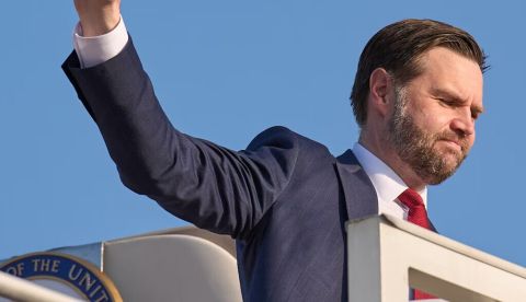 El vicepresidente de Estados Unidos, JD Vance, abandona Islamabad el 12 de abril de 2026. Jacquelyn Martin - Pool/Getty Images. Jacquelyn Martin/Getty Images