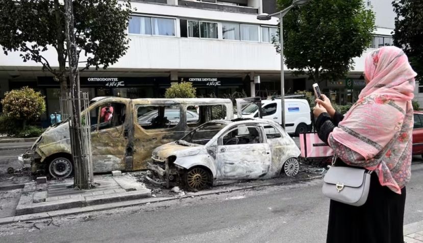 Des voitures brulées à Sarcelles. Bertrand Guay/AFP