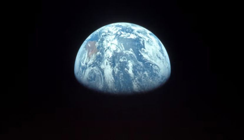 Salida de la Tierra, fotografía tomada por William Anders ​durante la misión del Apolo 8 a la Luna el 24 de diciembre de 1968. NASA