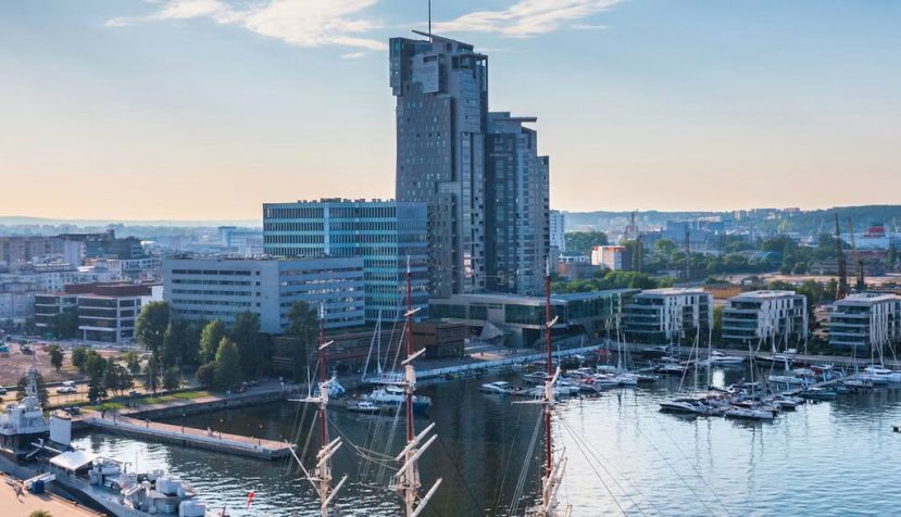 Puerto de Gdynia al atardecer. Patryk Kosmider/Shutterstock
