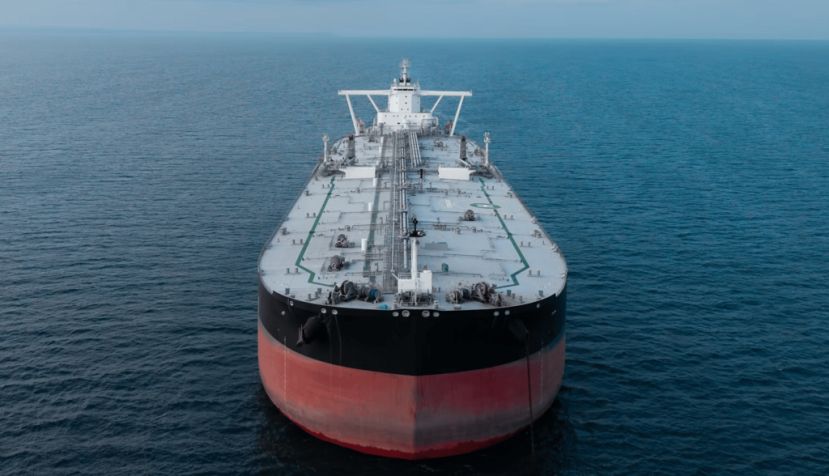 Vista aérea de un barco petrolero Clare Louise Jackson/Shutterstock